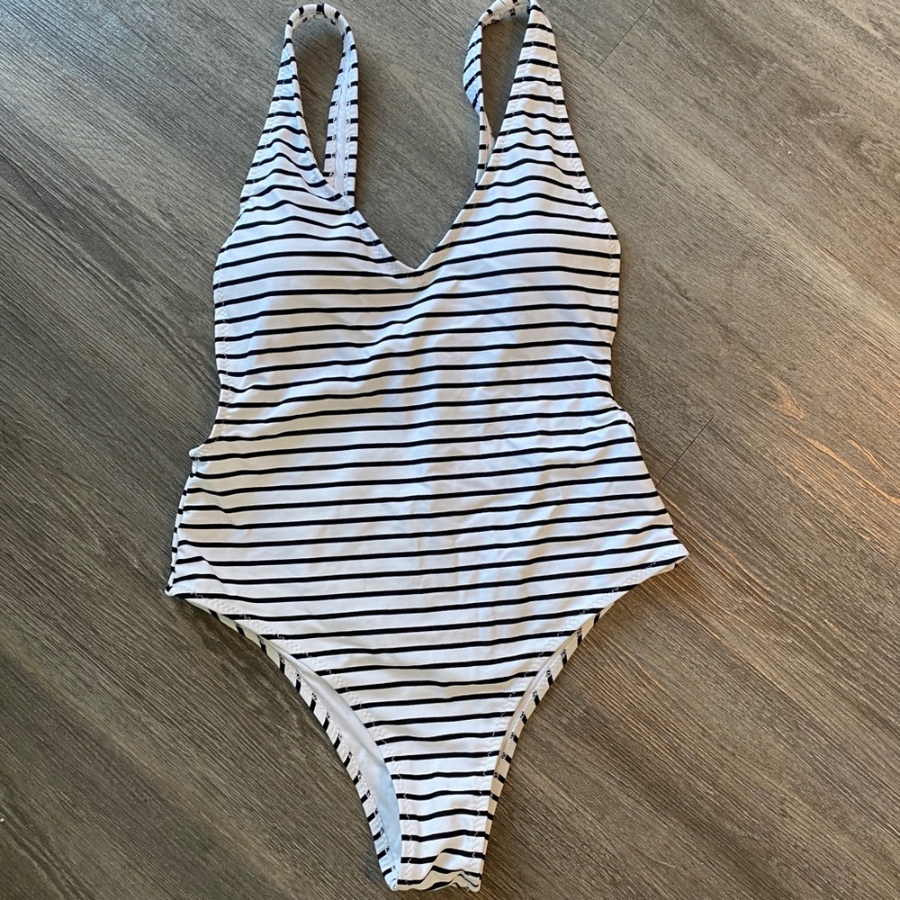 CUPSHE One Piece Striped Swimsuit